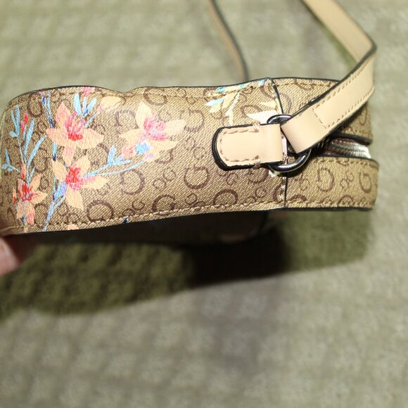 Guess Small Rectangular Floral Crossbody Purse - Picture 4 of 12